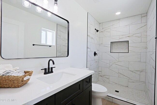 Building Photo - 454 S Pioneer