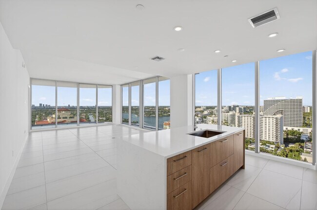 Building Photo - 151 N Seabreeze Blvd