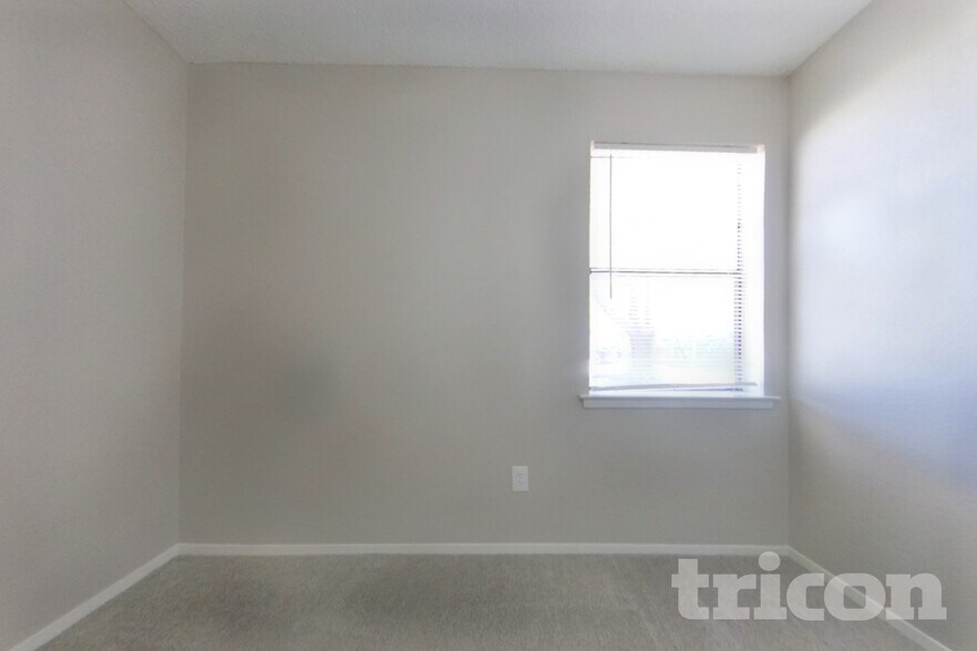 Building Photo - 6321 Macarthur Dr
