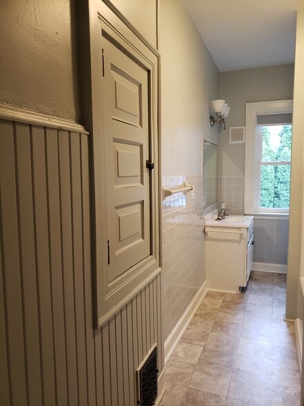 Bath - 454 W Wisconsin Ave