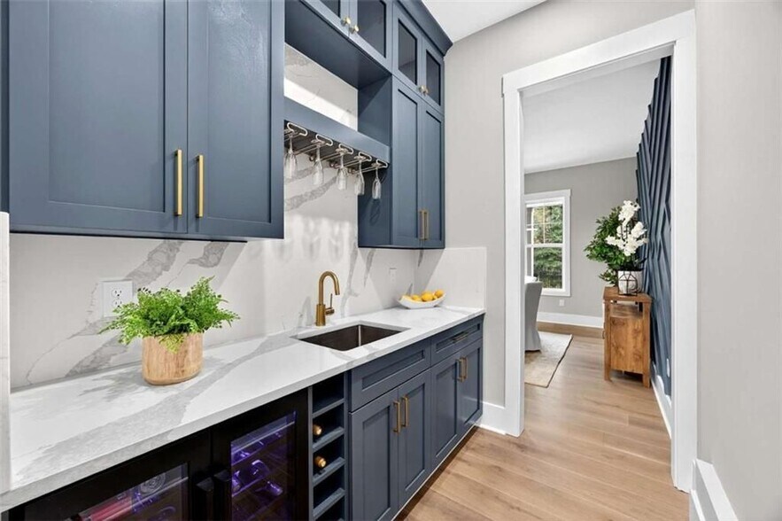 Building Photo - 6651 Malvin Dr