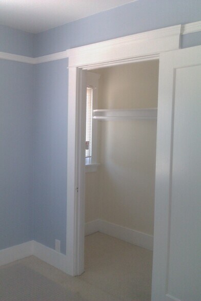 Building Photo - 917 Grand Ave