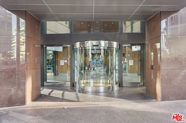 Building Photo - 1100 Wilshire Blvd