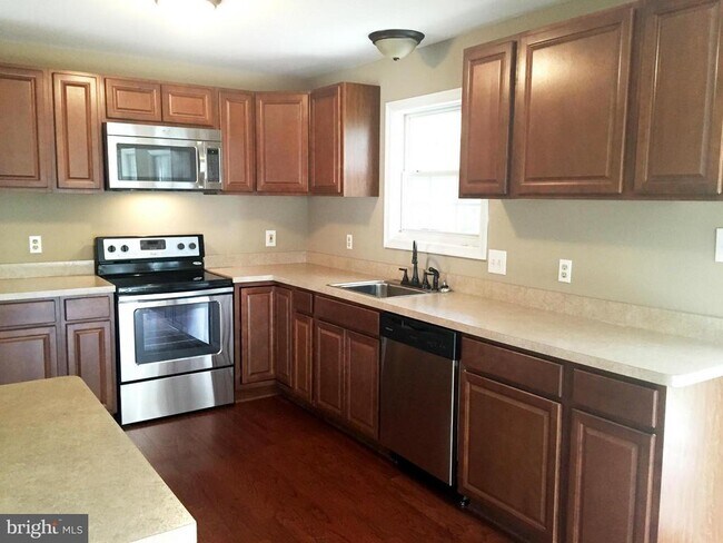 Building Photo - 96 Tanterra Dr