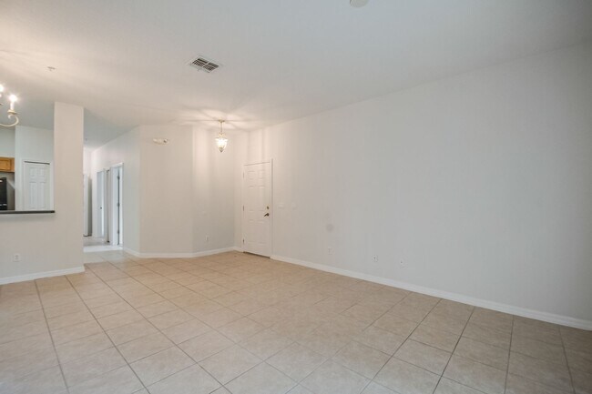 Building Photo - Spacious 3/2 Condo in the Gated Oakwater Community with Single Car Garage! Brand new carpets and ...