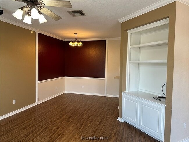 Building Photo - 219 Fraternity Row