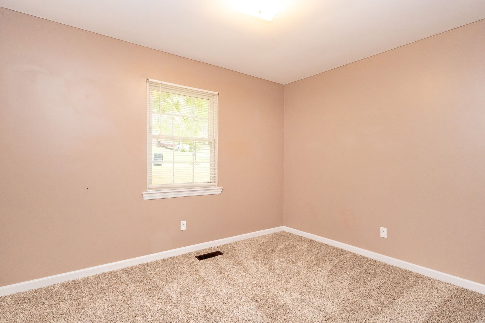 Building Photo - 5428 Country Village Dr