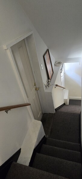 Building Photo - 6A N Beaumont Ave
