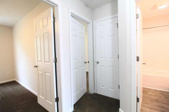 Building Photo - Spacious 3-Bed, 2.5-Bath Townhome Availabl...