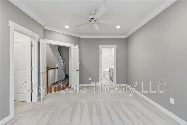 Building Photo - 2735 Linden Ln