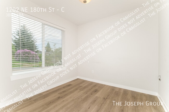 Building Photo - 1202 NE 180th St
