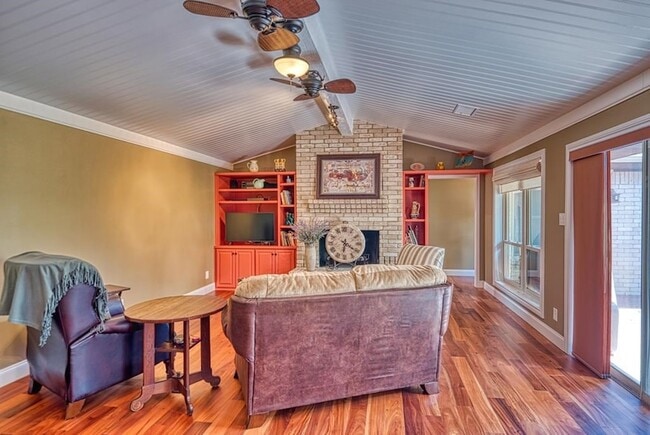 Building Photo - 821 Laura Belle Dr