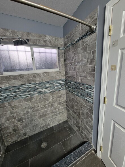 Building Photo - 2038 Blackston Ave