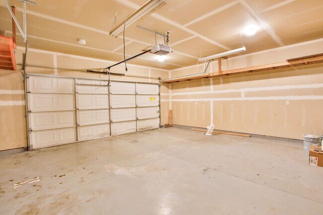 Building Photo - Lovely Home located in Oak Harbor and Ready for a New Tenant!