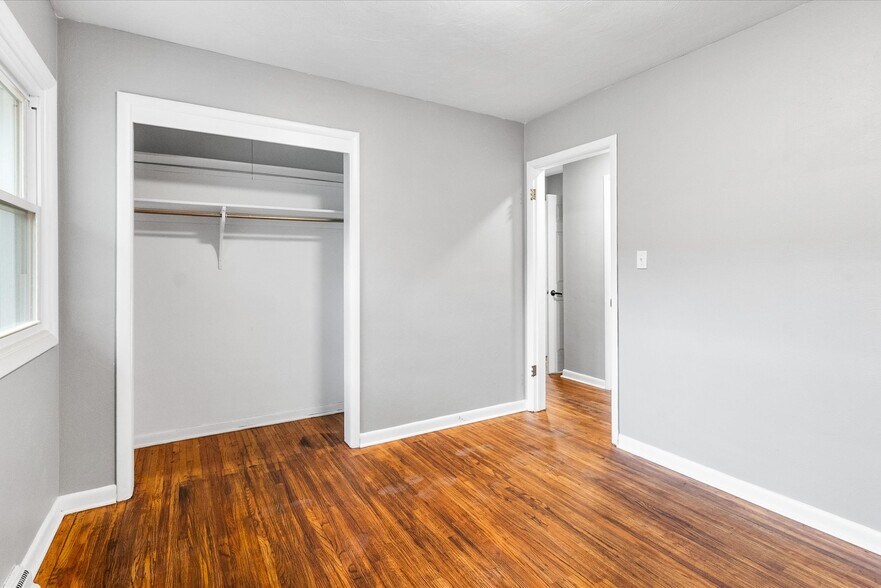 Building Photo - 1027 Curdes Ave