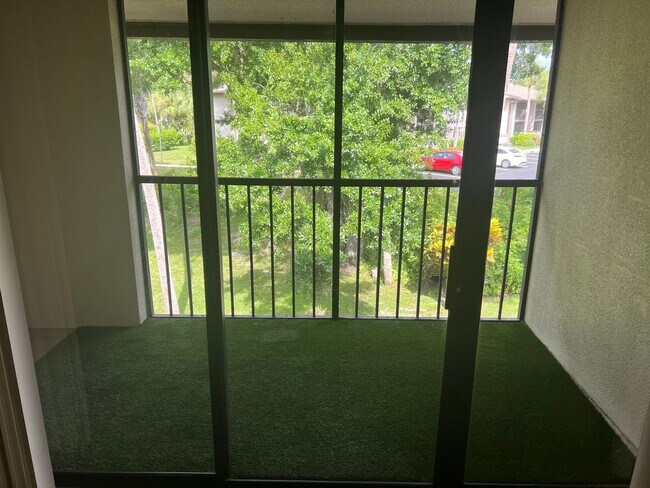 Building Photo - 2/2 second floor condo at Oak Forrest