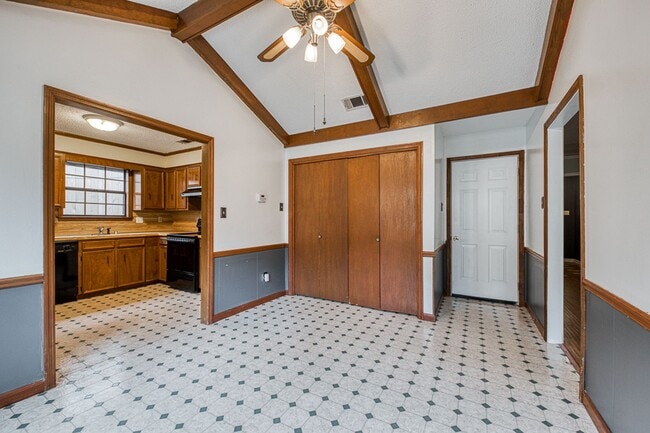 Building Photo - Spacious Home for Rent!