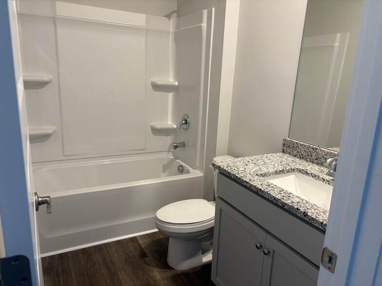 Building Photo - 5093 Roundhead Dr