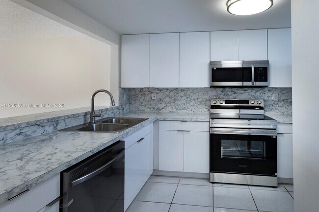 Building Photo - 10290 NW 9th St Cir