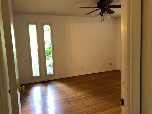 Building Photo - 206 Oleander Rd