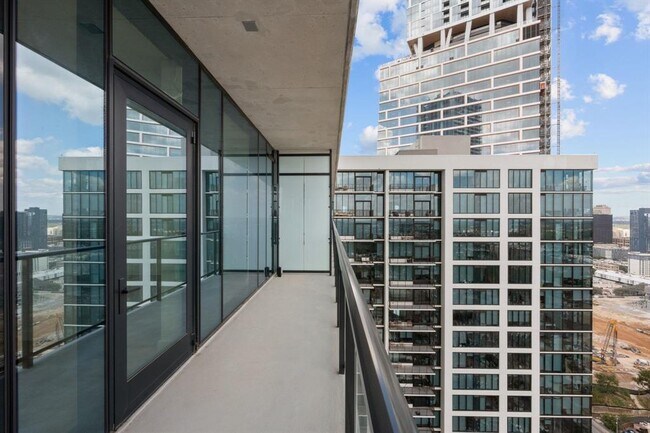 Building Photo - 610 Davis St
