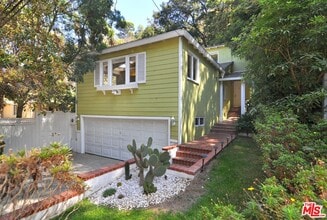 Building Photo - 8904 Wonderland Ave