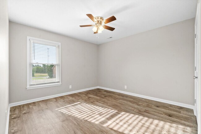 Building Photo - 147 Darlene Dr