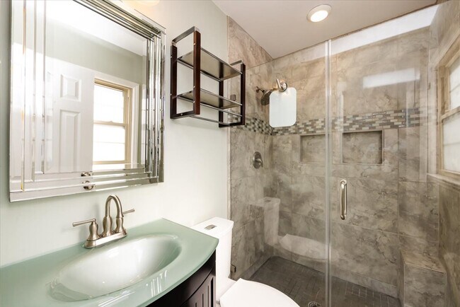 Building Photo - 5400 Farmbrook Dr