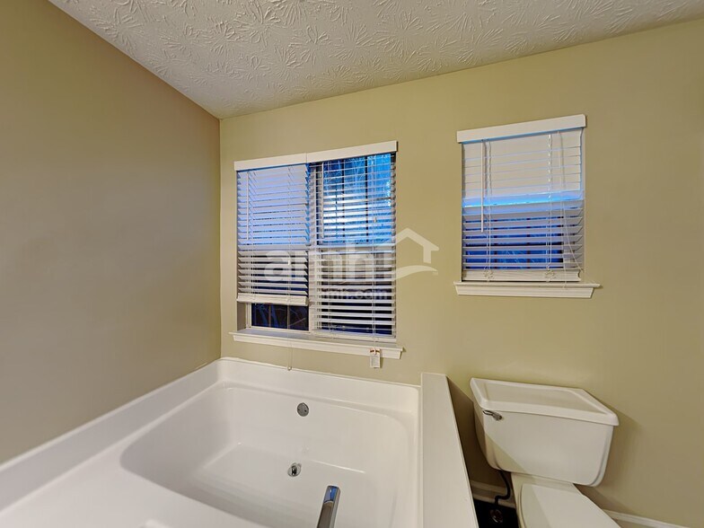 Building Photo - 2117 Brandy Woods Dr SE