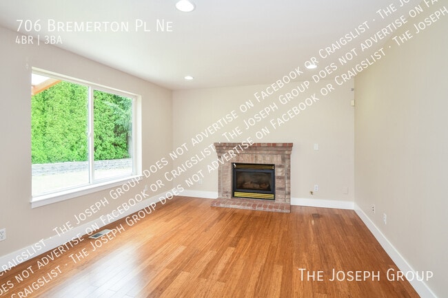 Building Photo - 706 Bremerton Pl NE