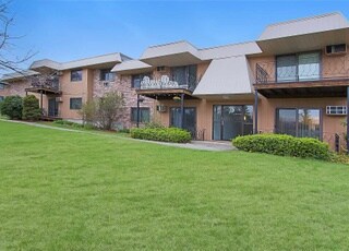 Building Photo - 2 Strawberry Bank Rd