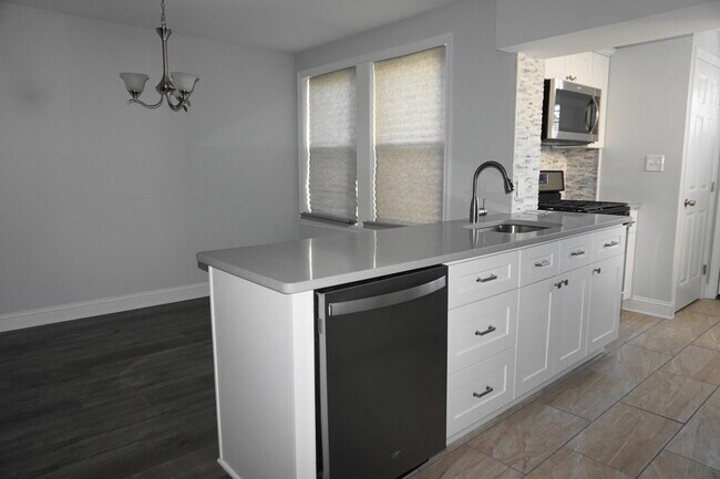 Building Photo - Completely Renovated 3 Bedroom w/ Garage i...