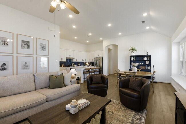Building Photo - 524 Calmo Ct
