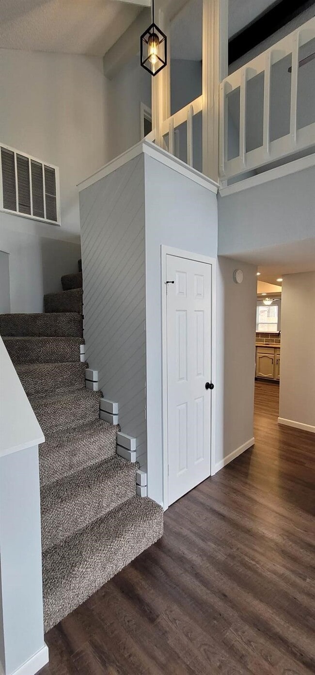 Building Photo - 9614 Charter Ridge Dr