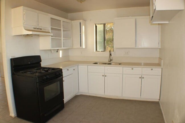 Building Photo - 21107 Nemophilia St