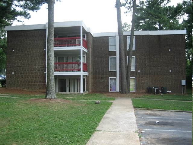 Building Photo - Cedar Point Apartments