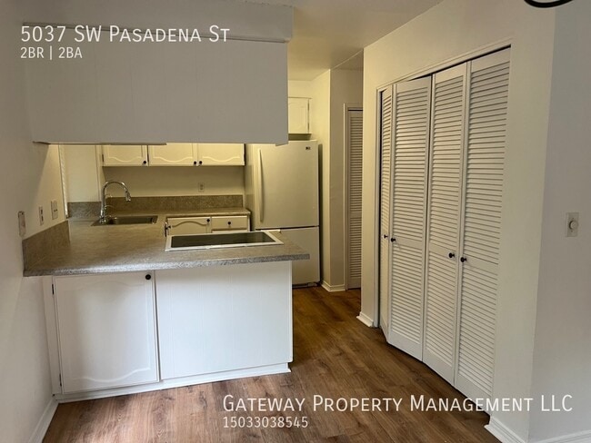 Building Photo - 5037 SW Pasadena St