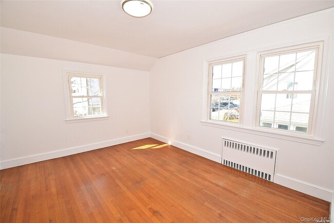 Building Photo - 27 N Lewis Pl