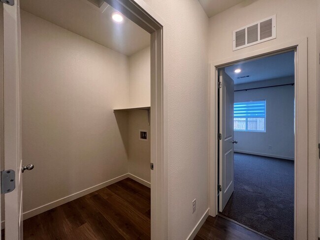 Building Photo - Beautiful newer, 4 Bedroom 2 Bath Home in Fernley