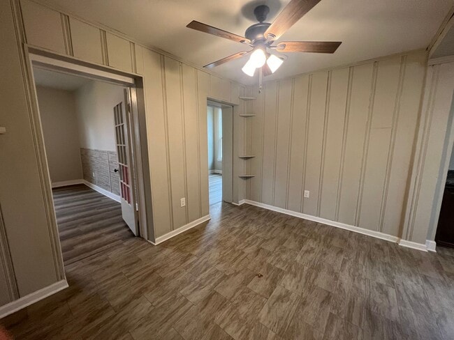 Building Photo - 2 Bedroom 1 Bath