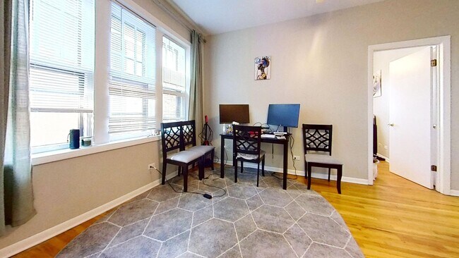 Interior Photo - 1331-41 W. Addison