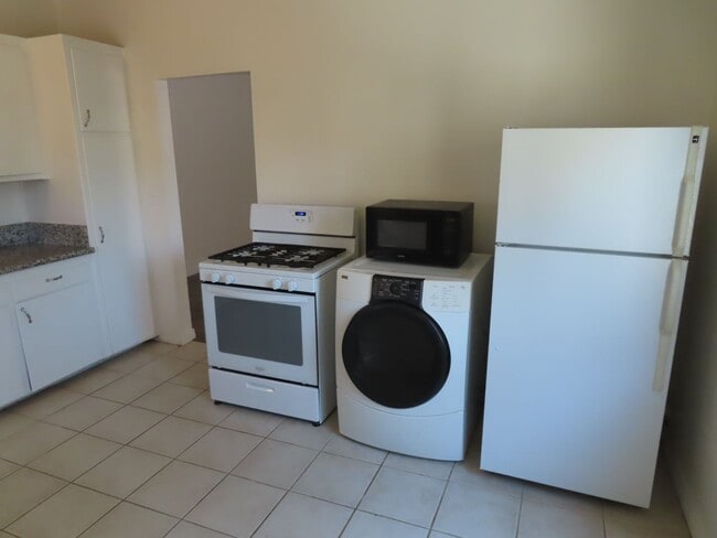Building Photo - Quiet 2 Bedroom House in La Mesa