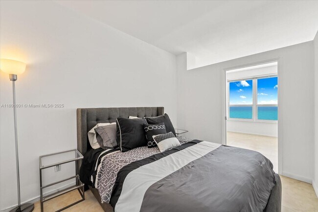 Building Photo - 4925 Collins Ave