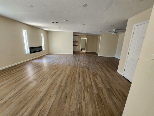 Building Photo - 101 E Cherokee Dr