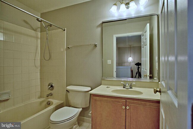 Building Photo - 19763 Estancia Terrace