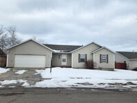 Building Photo - Newly remodeled 3 bedroom home!