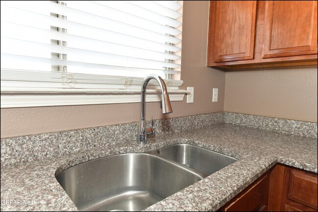 Building Photo - 3257 Sunset Point Dr