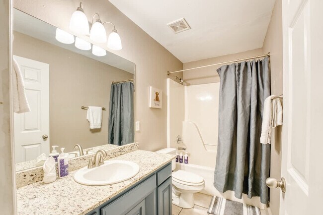 Building Photo - 1515 NW Bell Royal Ct