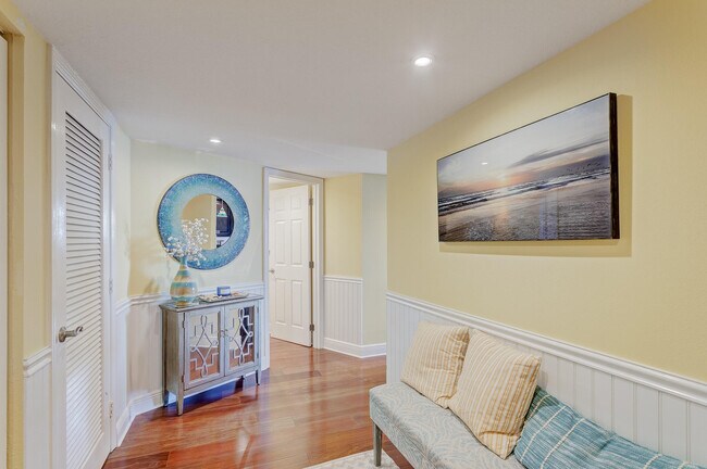 Building Photo - 5420 N Ocean Dr