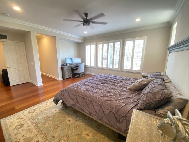 Building Photo - Luxurious 4 Bedroom Fullerton House For Re...